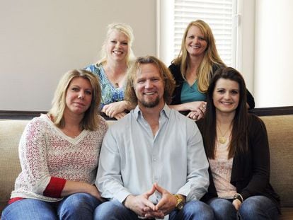 Kody Brown y sus cuatro esposas, en una de sus casas en Las Vegas el pasado mes de julio.