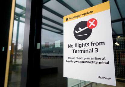 La terminal 3 del aeropuerto londinense de Heathrow, cerrada el lunes tras la prohibición de los vuelos procedentes del Reino Unido en varios países de la UE.