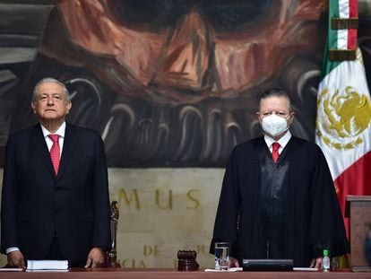 El presidente de México, Andrés Manuel López Obrador, y el ministro presidente de la SCJN, Arturo Zaldivar, durante una conferencia en la sede de la Corte.