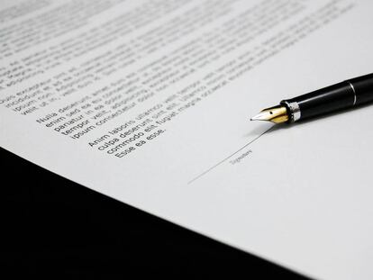 Un contrato tipo 'Sombras de Grey' no es vinculante, según la AEPD