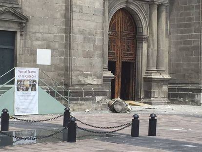 La caída de escultura de La Esperanza en la catedral mexicana.