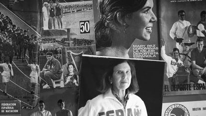 Retalls de premsa i revistes i altres objectes que va acumular la mare de la nedadora, la primera espanyola en una final olímpica, amb 16 anys.