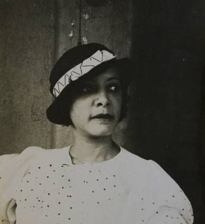 Señorita en un café, 1933