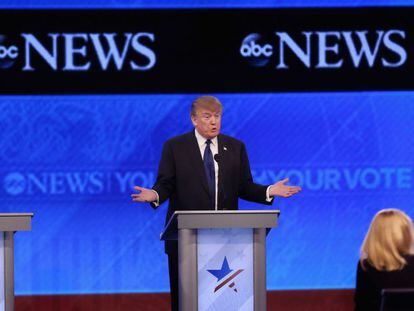 De izquierda a derecha, Marco Rubio, Donald Trump y Ted Cruz, al inicio del debate.