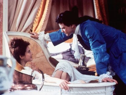 Annette Bening y Colin Firth, en 'Valmont' (1989), de Milos Forman.
