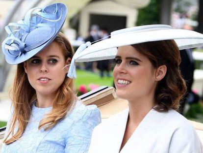 Las princesas Beatriz (izquierda) y Eugenia en las carreras de Ascot, el 19 de junio de 2018
