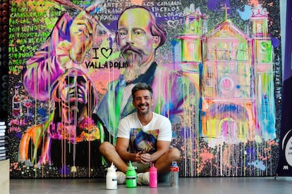 El artista René Mäkelä, pintor de cabecera de Madonna, Cara Delevingne, del Papa Francisco, y de deportistas de Antoine Griezmann o de Jorge Lorenzo, entre otros, finaliza en Valladolid su obra homenaje a la ciudad.