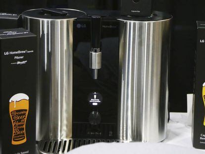 Dispositivo apresentado por LG em Las Vegas que permite fabricar cerveja em casa a partir de cápsulas, como as cafeteiras.