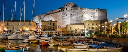 Castel dell'Ovo, al barri portuari de Santa Lucia, a Nàpols.