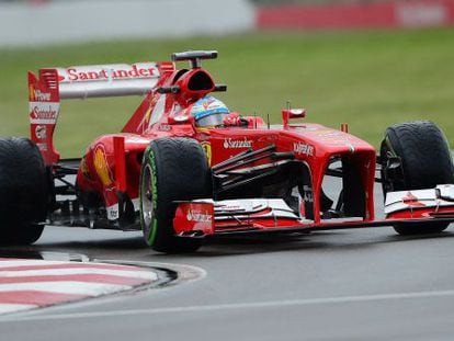 Fernando Alonso rueda en el circuito de Montreal.