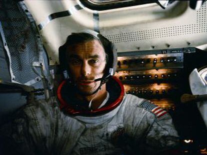 El astronauta, una de las tres personas en visitar dos veces la Luna, falleció este lunes