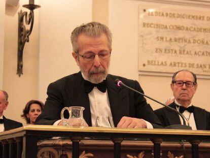 El pintor Hernán Cortés durante el acto de ingreso en la Real Academia de Bellas Artes de San Fernando, Madrid.