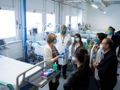 La consellera de Salut, Alba Vergés, en una visita a l'Hospital Parc Taulí de Sabadell.