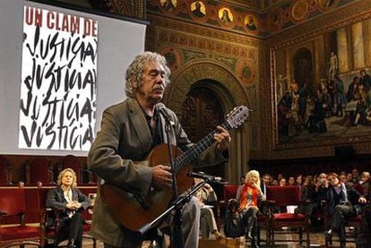 Paco Ibáñez, interpretando el poema de León Felipe <i>Ya no hay locos en España</i>.