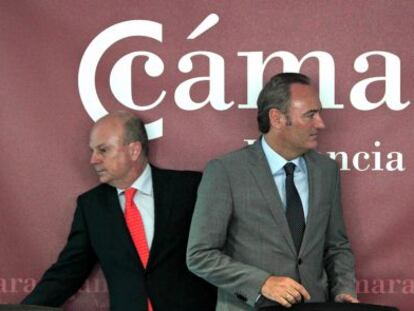 M&aacute;ximo Buch, a la izquierda, con el presidente Alberto Fabra, en la C&aacute;mara de Comercio de Valencia. 