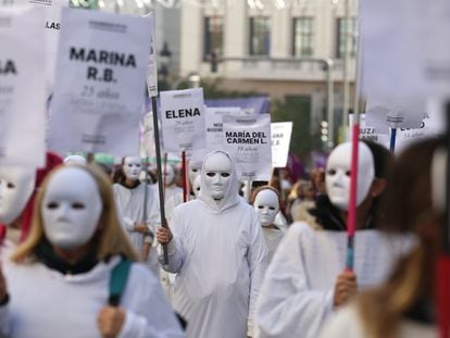 21-11-23. (DVD 1188). Manifestación para protestar contra la violencia hacia las mujeres en Madrid. Jaime Villanueva
