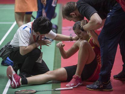 Carolina Marín, tras lesionarse en la final de Indonesia.