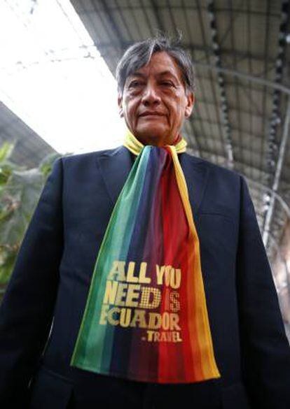 El embajador de Ecuador en España, Miguel Calahorrano, durante la presentación hoy en la estación de Atocha de Madrid, de la la campaña turística de Ecuador bajo el lema "All you need is Ecuador", inspirada en la canción de los Beatles (All you need is Love"), que será lanzada en 12 capitales del mundo y 7 ciudades ecuatorianas.