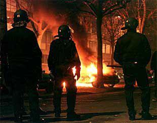 Policías antidisturbios, en Estrasburgo, durante los incidentes de la pasada Nochevieja.