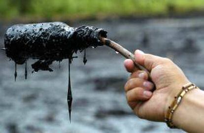 Un tribunal de arbitraje de las Naciones Unidas determinó a principios de febrero que Ecuador incumple leyes internacionales "al no haber impedido" la ejecución de un fallo contra Chevron que le obliga a pagar 19.000 millones de dólares por un caso de contaminación en la Amazonía. EFE/Archivo