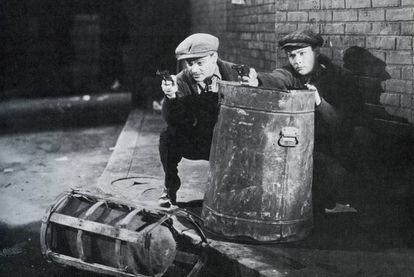 James Cagney, a la izquierda, en 'El enemigo público' (1931), de William Wellman, filme impulsor de la mitología gansteril.