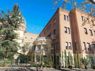 La parroquia de San Jorge y parte de la residencia de mayores de la fundación Santísima Virgen y San Celedonio.