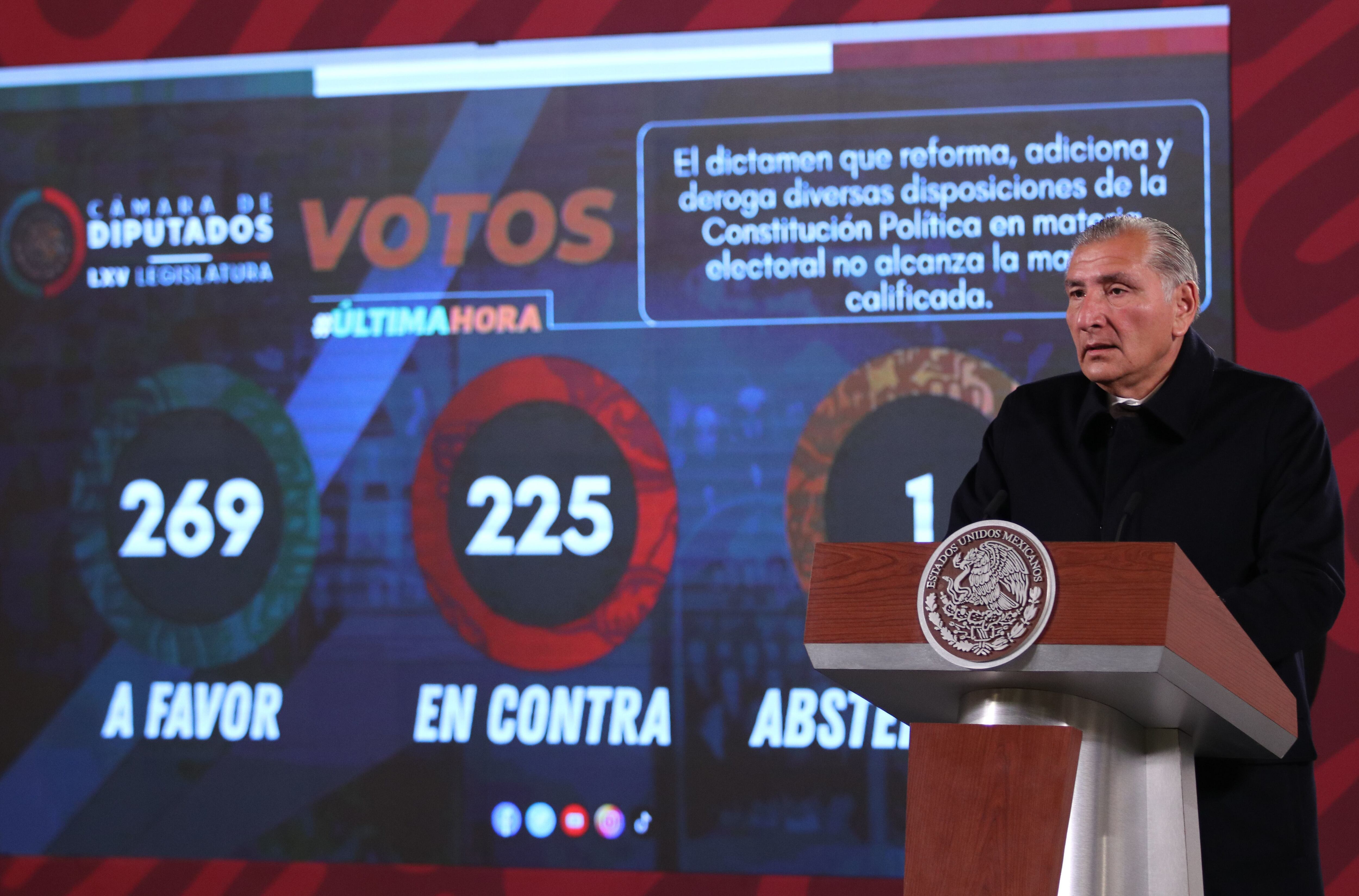 El secretario de Gobernación, Adán Augusto López, analiza el resultado de la votación en la Cámara de Diputados.