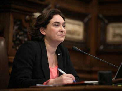 La alcaldesa de Barcelona, Ada Colau, durante el pleno.