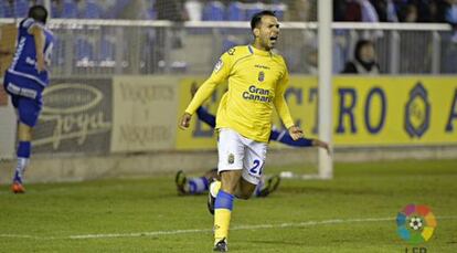Viera celebra su gol ante el Alavés.