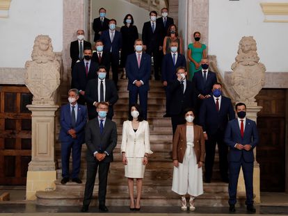 Felipe VI, el presidente del Gobierno, Pedro Sánchez, la presidenta del Senado, Pilar Llop y los presidentes autonómicos, este viernes en  la Rioja.