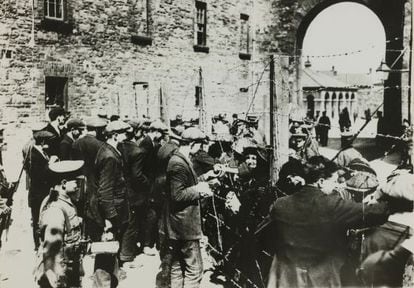 Comienzo de la insurrección irlandesa del lunes de Pascua de 1916.