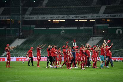 La Bundesliga ha vuelto a las restricciones a causa del aumento de casos de Covid-19 por la variante ómicron. A  partir del 7 de enero de 2022 cuando se reanude la temporada, todos los partidos se jugarán a puerta cerrada. 