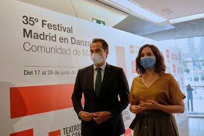 Isabel Díaz Ayuso e Ignacio Aguado, anoche en la reapertura de los Teatros del Canal tras el parón por el coronavirus.