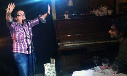 La Maria Rosa, durante su actuación en el Café de las Delícies.