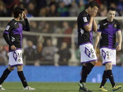 Sastre, Rueda y Rukavina se lamentan por la derrota en Mestalla. 
