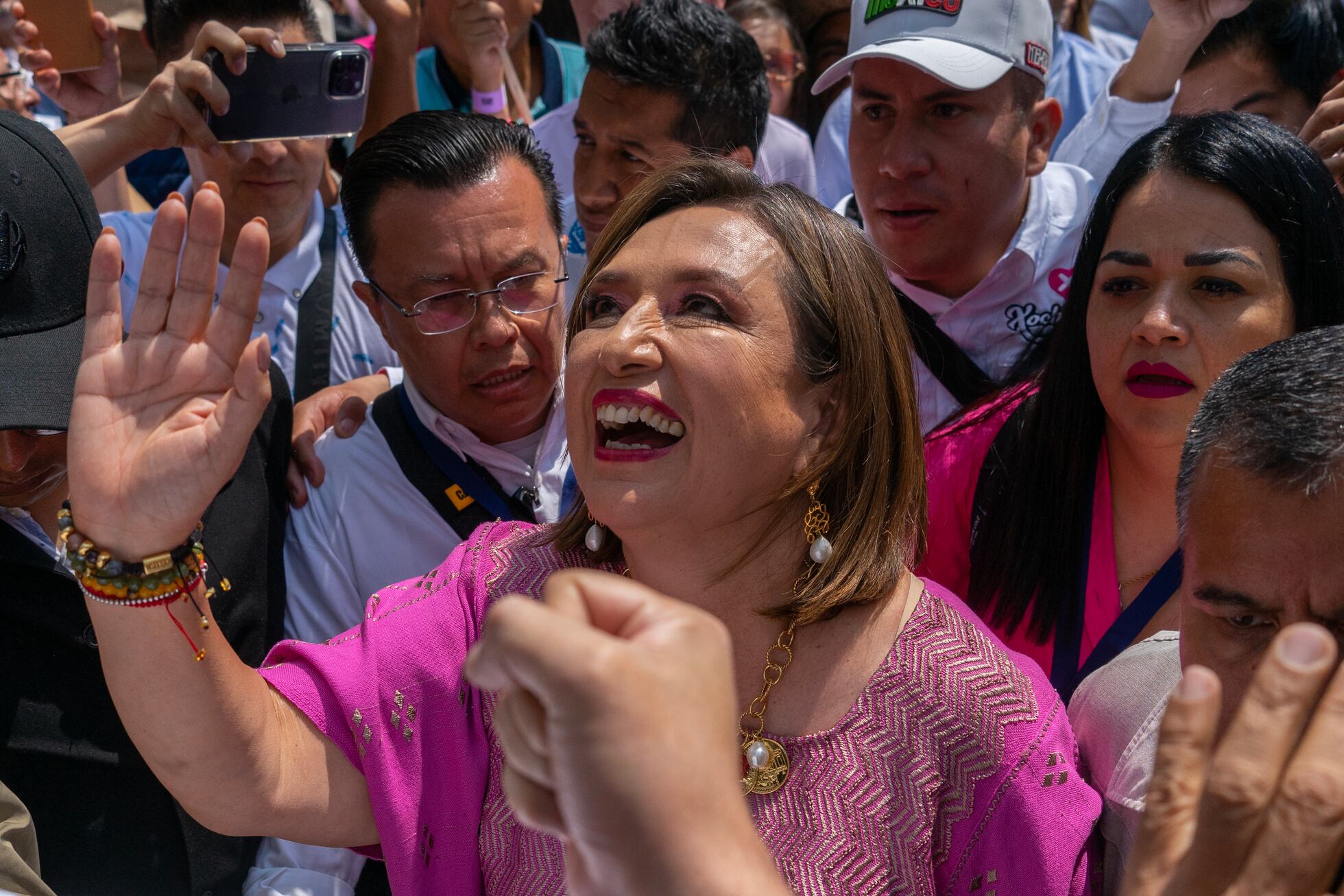 Xóchitl Gálvez Se Da Un Baño De Multitudes Y Promete Abrir Las Puertas