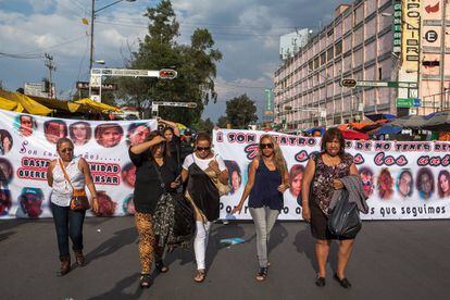 Algunas de las madres de los desaparecidos en una protesta en 2014.