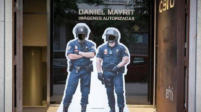 Entrada a la exposición del artista Daniel Mayrit 'Imágenes autorizadas', en la galería Cero (Madrid).