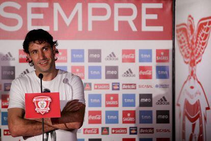 Capdevila, en su presentación con el Benfica.