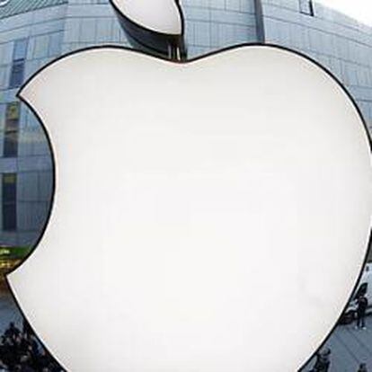 Logotipo de Apple en una de sus tiendas en Múnich.