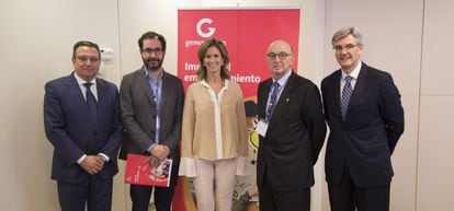 De izquierda a derecha: Alfonso Mur, socio de Deloitte; Jorge Barrero, director general de Cotec; Cristina Garmendia, presidenta de Cotec; Elias Fereres, presidente de la Real Academia de Ingeniería, y Fernando Ruiz, presidente de Deloitte, durante la presentación de la cuarta edición de Generacción.