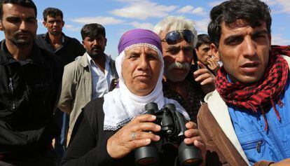 Ciudadanos kurdos al este de la ciudad de Kobane (Siria).