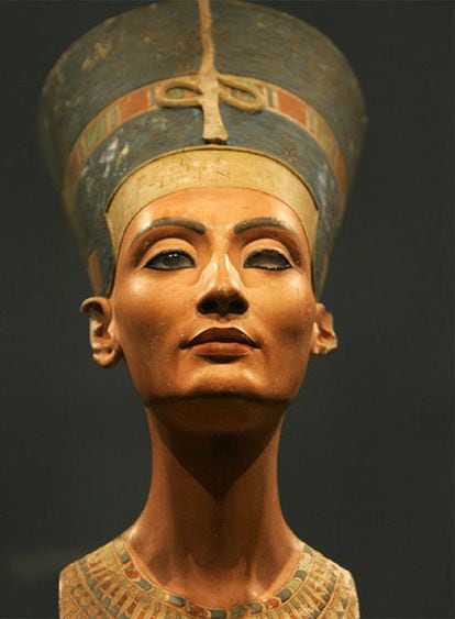 El busto de la reina egipcia Nefertiti, en el Museo Altes de Berlín.