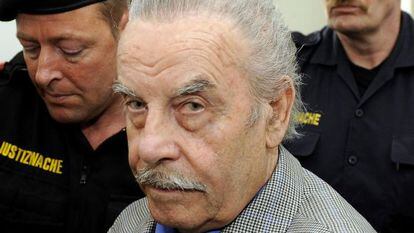 Josef Fritzl, a su llegada al tribunal en Sankt Poelten donde fue juzgado.