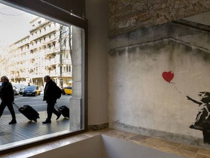 'Niña con globo', una de las obras más icónicas de Banksy que hizo en 2002 en Londres, cuya copia puede verse en Barcelona.  