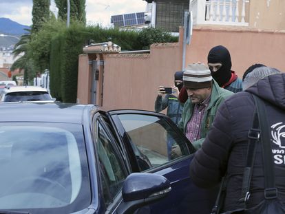 La Guardia Civil ha desarrollado este jueves una operación antiyihadista en una vivienda del municipio granadino de La Zubia (Granada), donde los agentes han detenido a una persona e incautado diversas armas.