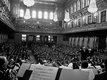 Concierto de Año Nuevo de 1954, bajo la batuta de Clemens Krauss, director que popularizó la gala tras su 'desnazificación'.