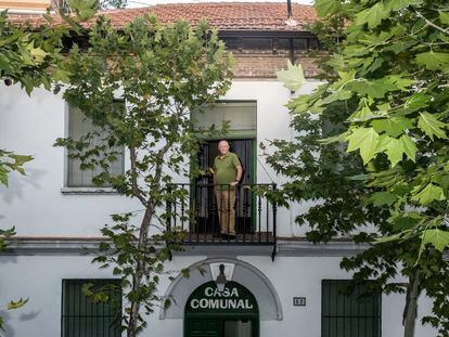 Luis Cortés, en la Casa Comunal de la colonia Ferroviarios, que antiguamente fue la escuela para los hijos de los trabajadores.