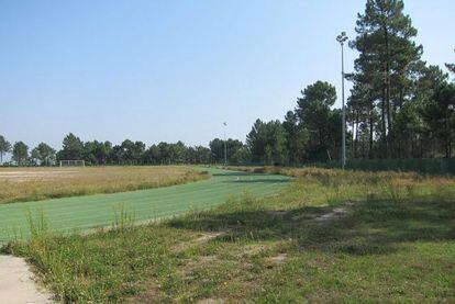 Pistas de atletismo abandonadas en el municipio de Tui.