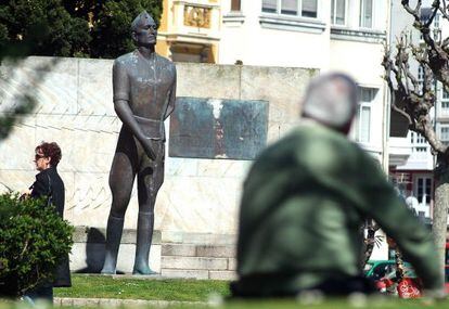 Estatua dedicada a Millán Astray en A Coruña.